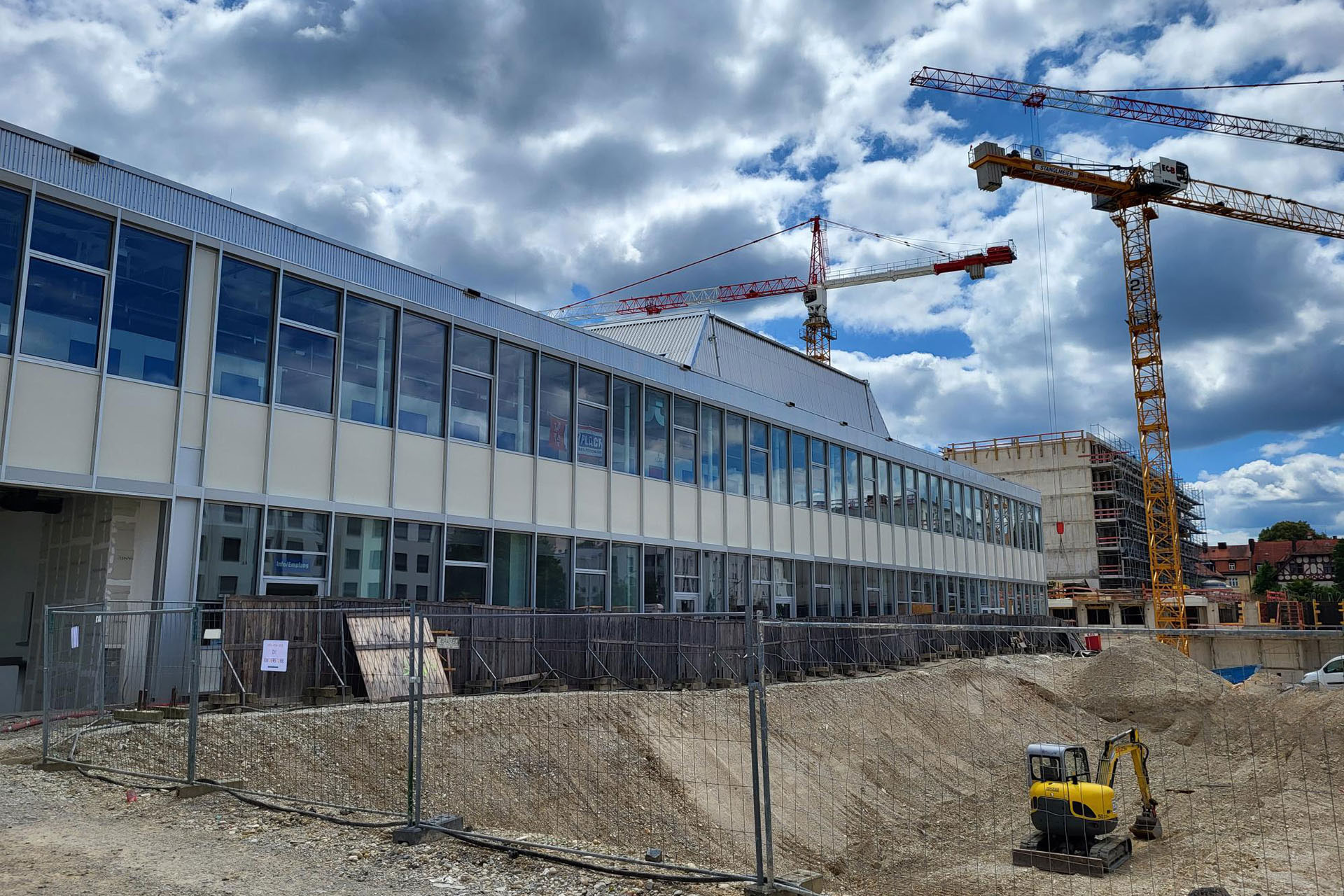 Energetische Sanierung von einem alten Industriegebäude – Baustellenfoto